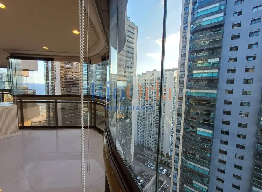 Apartamento com 3 quartos à venda, 121m2 em Barra da Tijuca, Rio De Janeiro - RJ - imagem 1 Foto 1 de Apartamento com 3 quartos à venda, 121m2 em Barra da Tijuca, Rio De Janeiro - RJ