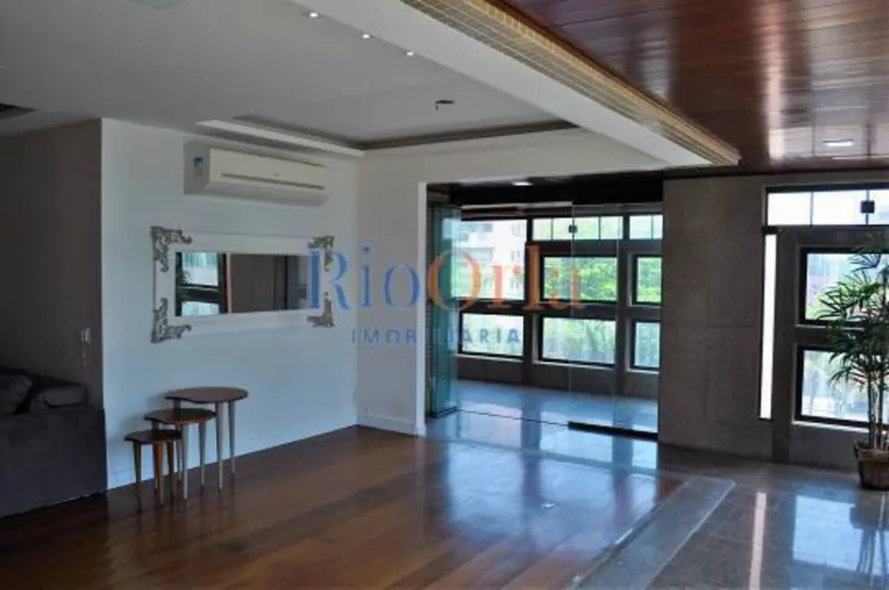 Apartamento com 4 quartos à venda, 215m2 em Barra da Tijuca, Rio De Janeiro - RJ - imagem 2 Foto 2 de Apartamento com 4 quartos à venda, 215m2 em Barra da Tijuca, Rio De Janeiro - RJ