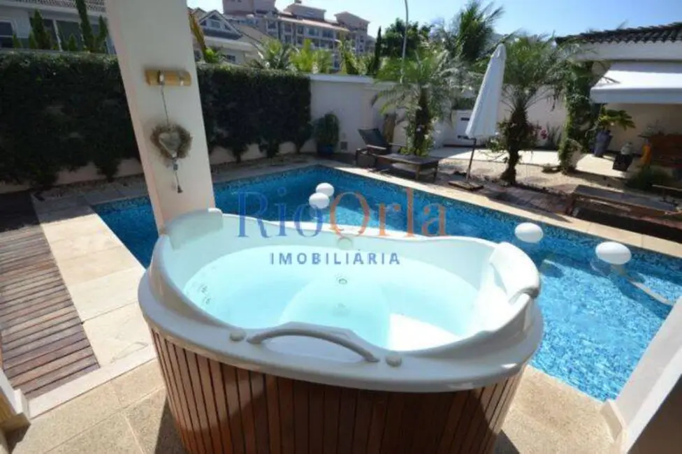 Foto 2 de Casa com 4 quartos à venda, 600m2 em Barra da Tijuca, Rio De Janeiro - RJ