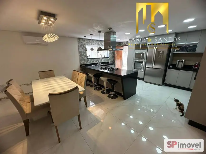 Casa com 3 quartos à venda, 313m2 em Jardim Cocaia, Guarulhos - SP - imagem 9 Foto 9 de Casa com 3 quartos à venda, 313m2 em Jardim Cocaia, Guarulhos - SP