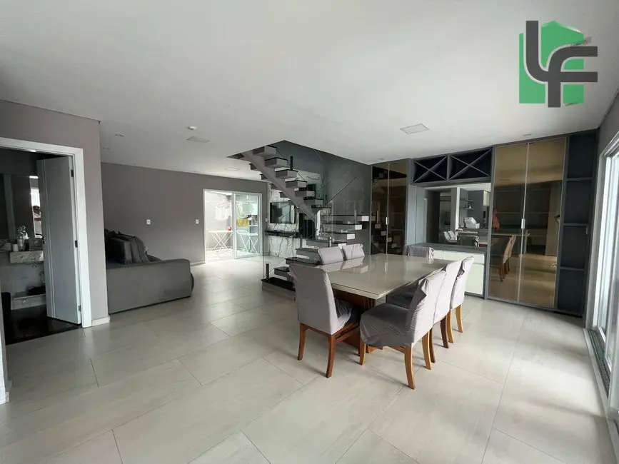 Foto 9 de Sobrado com 7 quartos à venda, 312m2 em Matinhos - PR