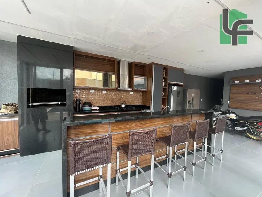 Foto 5 de Sobrado com 7 quartos à venda, 312m2 em Matinhos - PR