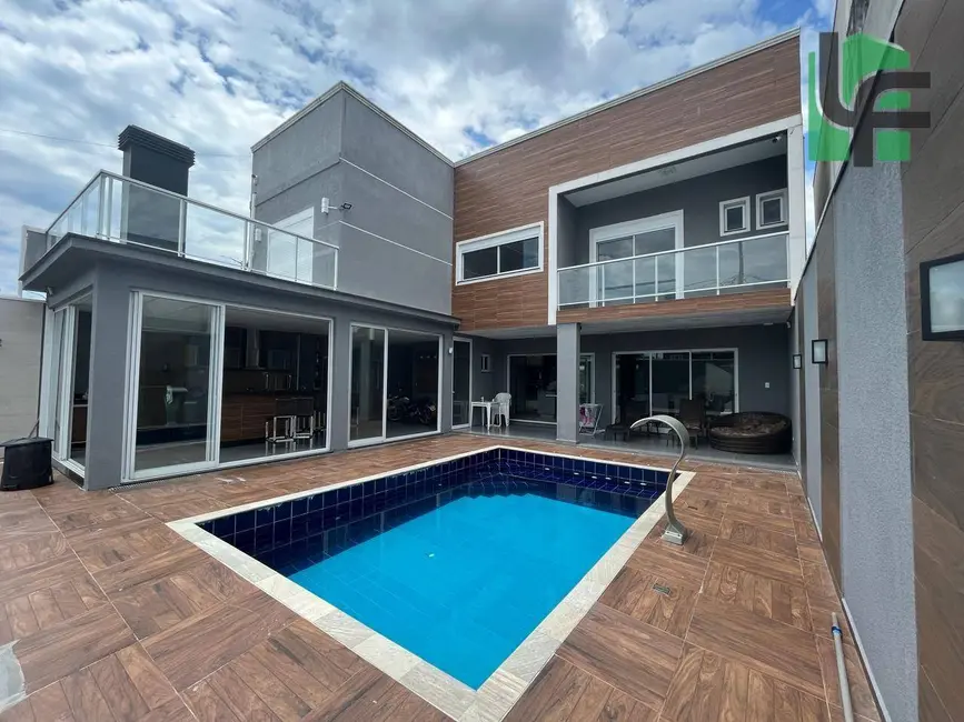 Foto 2 de Sobrado com 7 quartos à venda, 312m2 em Matinhos - PR