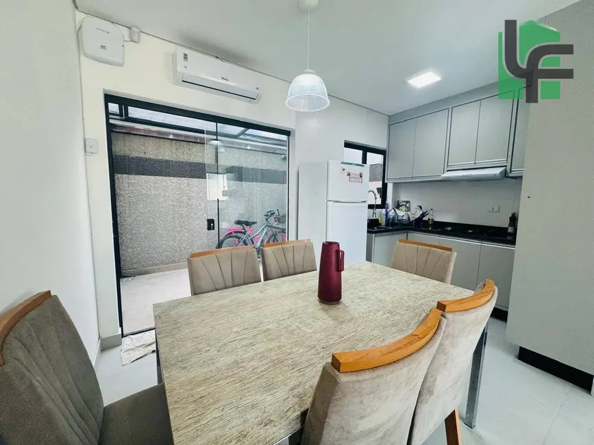 Foto 9 de Sobrado com 2 quartos à venda, 48m2 em Matinhos - PR