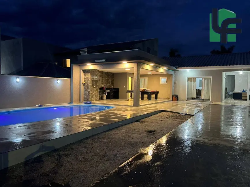 Foto 1 de Casa com 2 quartos à venda, 312m2 em Matinhos - PR