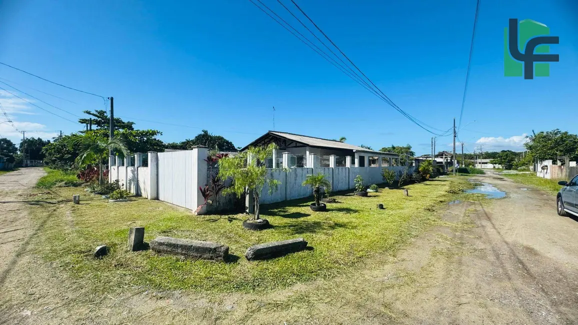 Foto 3 de Casa com 3 quartos à venda, 300m2 em Matinhos - PR