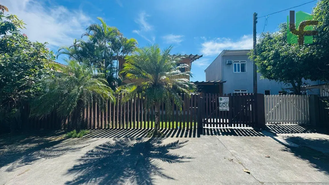 Foto 3 de Sobrado com 4 quartos à venda, 360m2 em Matinhos - PR