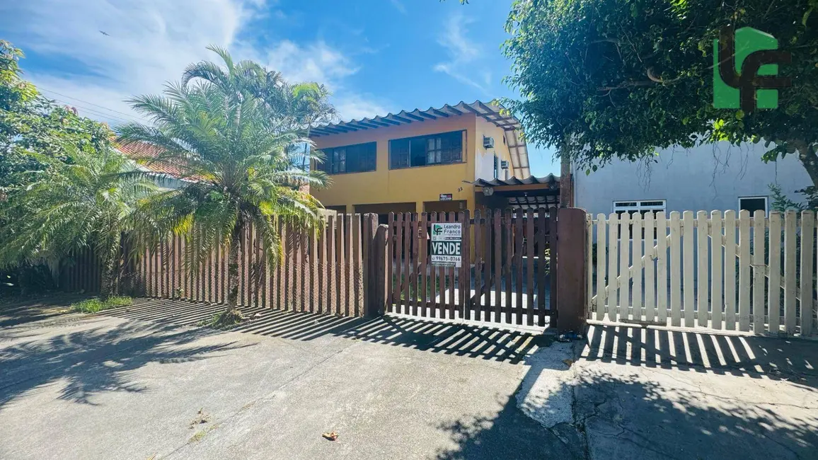 Foto 2 de Sobrado com 4 quartos à venda, 360m2 em Matinhos - PR