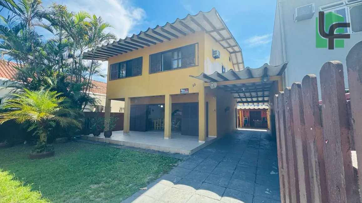 Foto 1 de Sobrado com 4 quartos à venda, 360m2 em Matinhos - PR