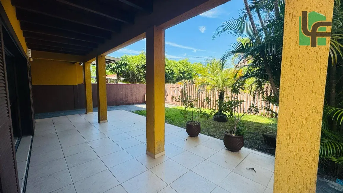 Foto 8 de Sobrado com 4 quartos à venda, 360m2 em Matinhos - PR