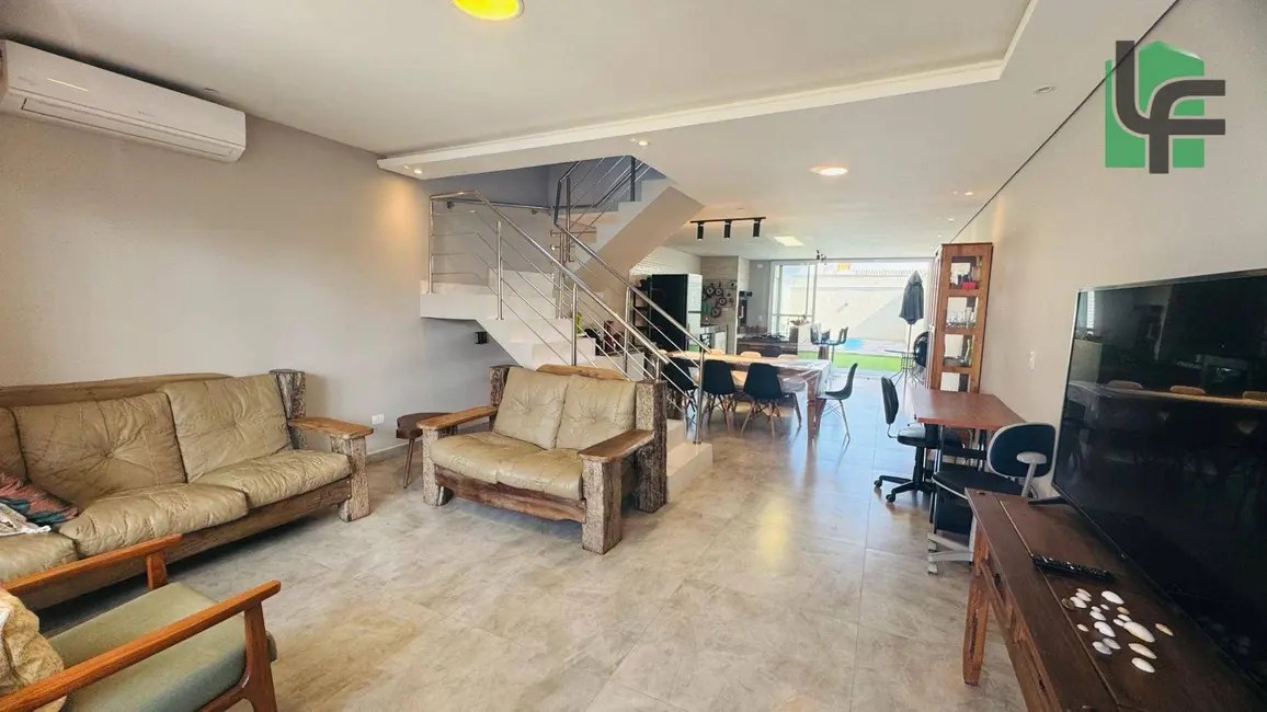 Foto 9 de Sobrado com 3 quartos à venda, 150m2 em Matinhos - PR