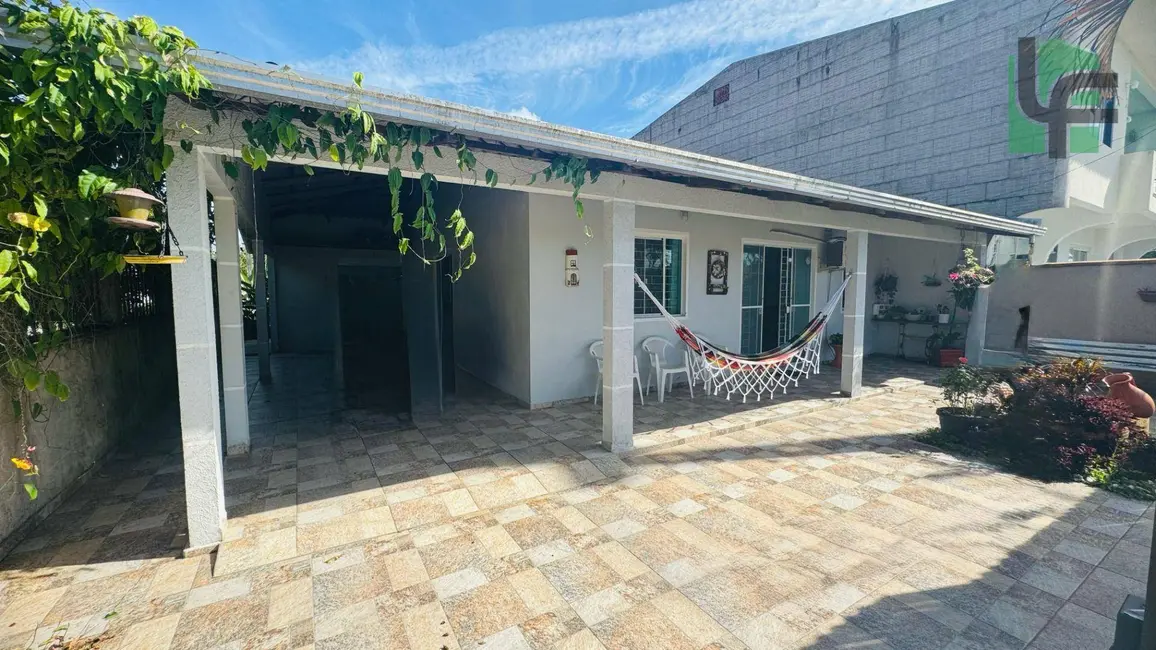 Foto 1 de Casa com 2 quartos à venda, 191m2 em Matinhos - PR