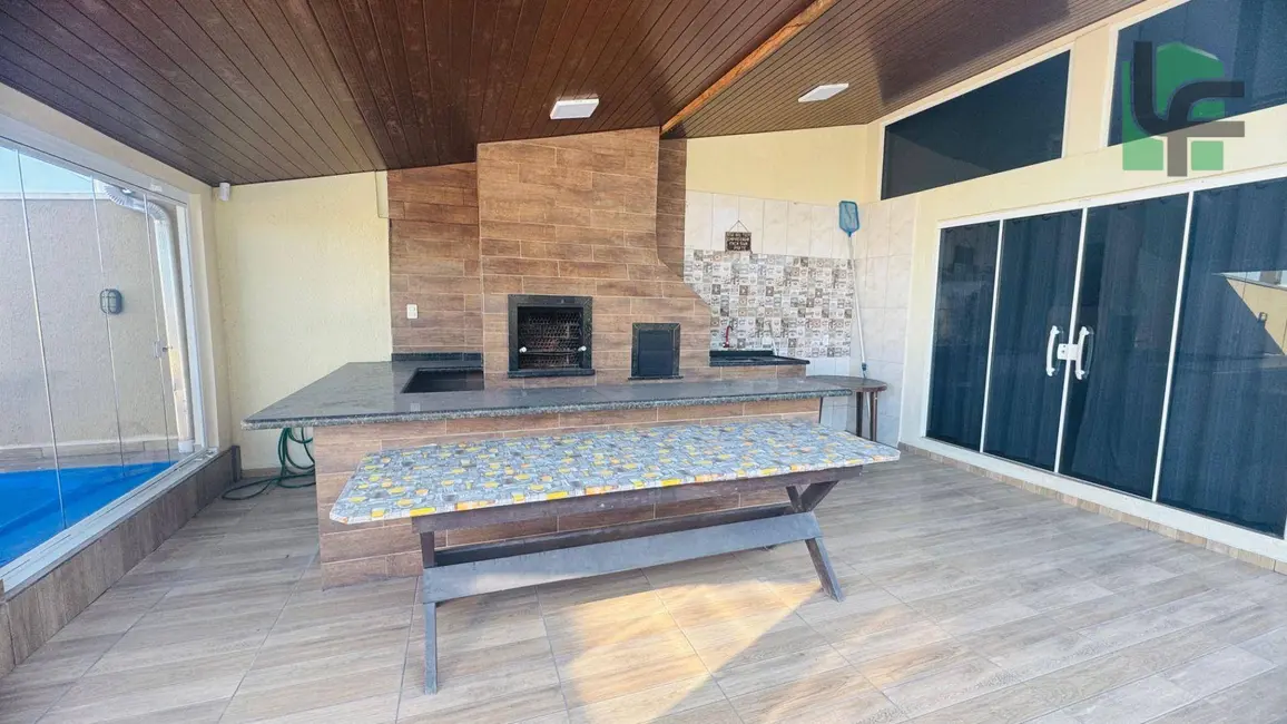 Foto 5 de Sobrado com 6 quartos à venda, 300m2 em Matinhos - PR