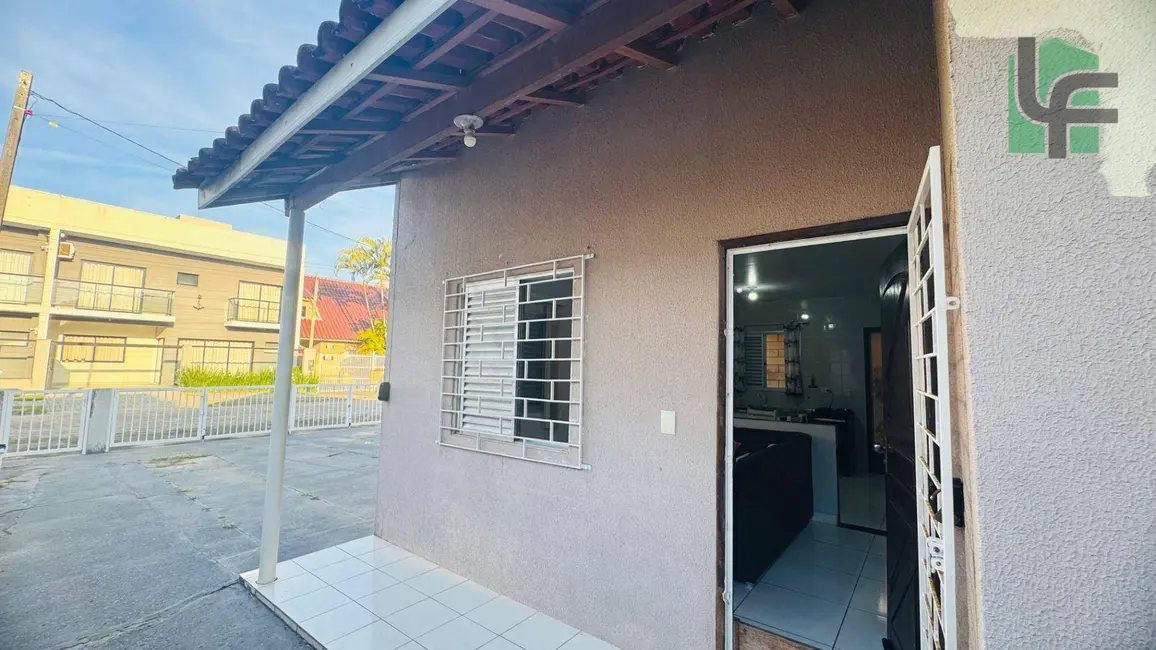 Foto 1 de Casa com 2 quartos à venda, 100m2 em Matinhos - PR