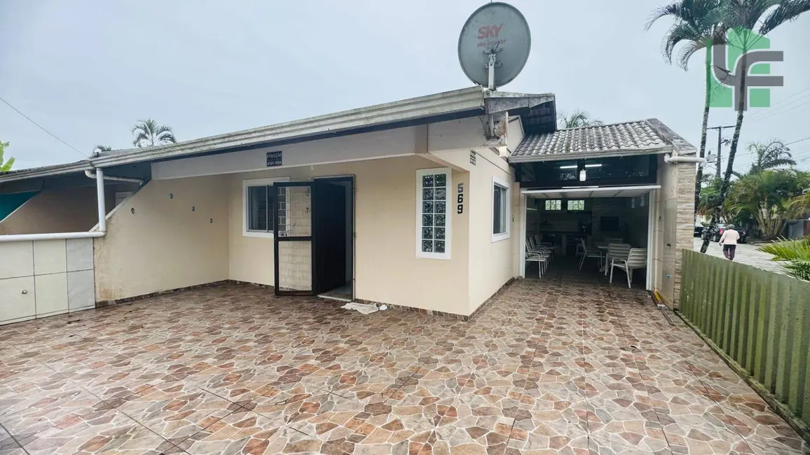 Foto 1 de Casa com 2 quartos à venda, 93m2 em Matinhos - PR