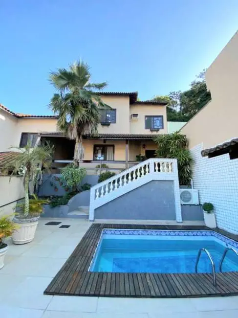 Foto 1 de Casa de Condomínio com 3 quartos à venda, 250m2 em Rio De Janeiro - RJ