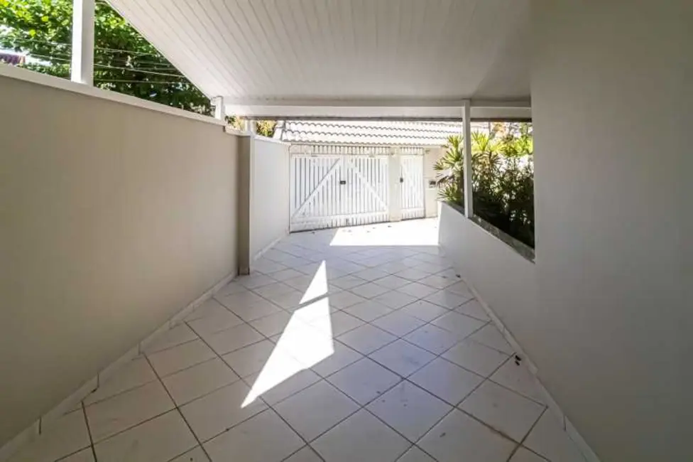 Casa de Condomínio com 3 quartos à venda, 241m2 em Rio De Janeiro - RJ - imagem 4 Foto 4 de Casa de Condomínio com 3 quartos à venda, 241m2 em Rio De Janeiro - RJ