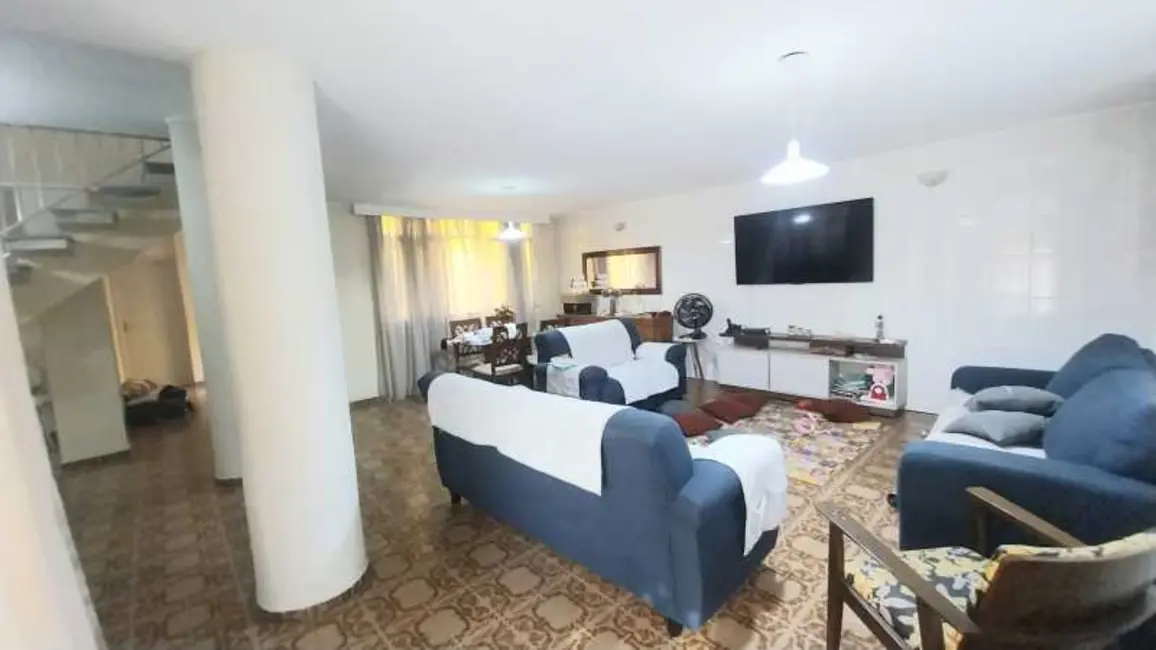 Casa com 5 quartos à venda, 376m2 em Rio De Janeiro - RJ - imagem 4 Foto 4 de Casa com 5 quartos à venda, 376m2 em Rio De Janeiro - RJ