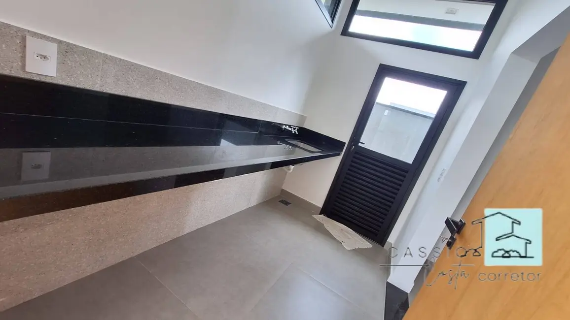 Foto 2 de Casa com 3 quartos à venda, 525m2 em Louveira - SP