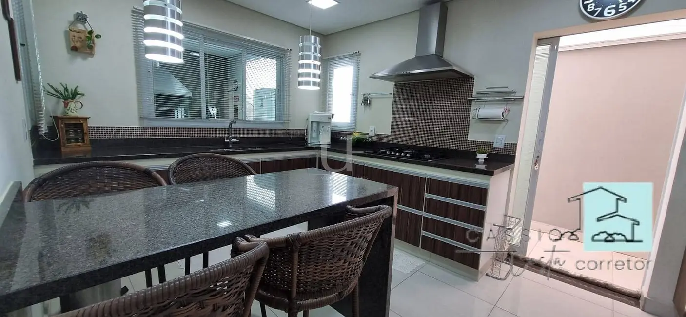 Foto 4 de Casa com 4 quartos à venda, 369m2 em Louveira - SP