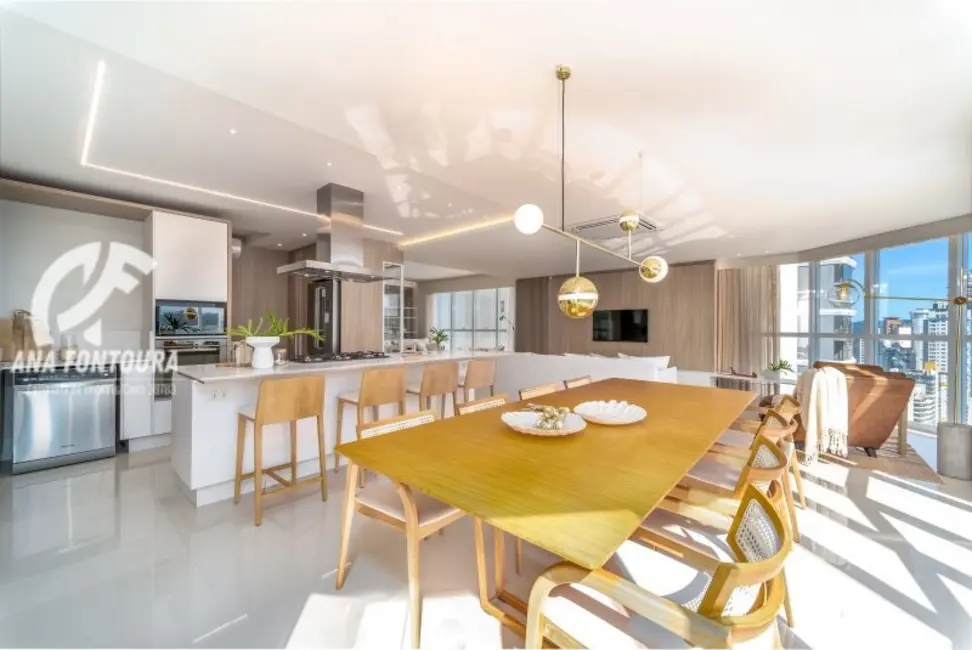 Apartamento com 4 quartos à venda, 238m2 em Centro, Balneario Camboriu - SC - imagem 5 Foto 5 de Apartamento com 4 quartos à venda, 238m2 em Centro, Balneario Camboriu - SC