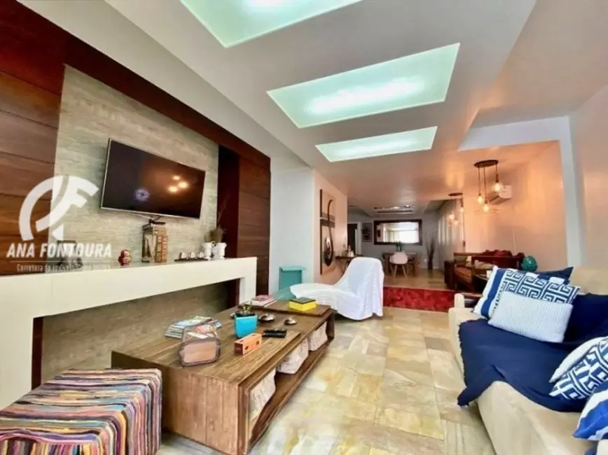 Apartamento com 4 quartos à venda, 220m2 em Centro, Balneario Camboriu - SC - imagem 2 Foto 2 de Apartamento com 4 quartos à venda, 220m2 em Centro, Balneario Camboriu - SC