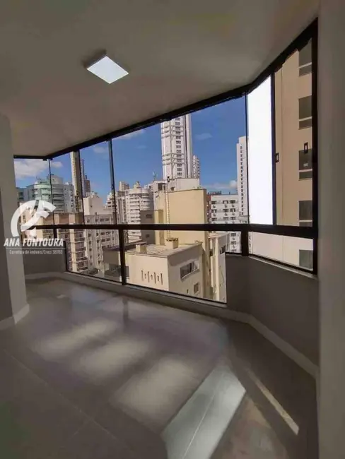 Apartamento com 3 quartos para alugar, 200m2 em Centro, Balneario Camboriu - SC - imagem 2 Foto 2 de Apartamento com 3 quartos para alugar, 200m2 em Centro, Balneario Camboriu - SC
