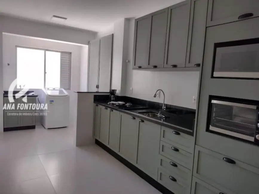 Apartamento com 3 quartos para alugar, 200m2 em Centro, Balneario Camboriu - SC - imagem 7 Foto 7 de Apartamento com 3 quartos para alugar, 200m2 em Centro, Balneario Camboriu - SC