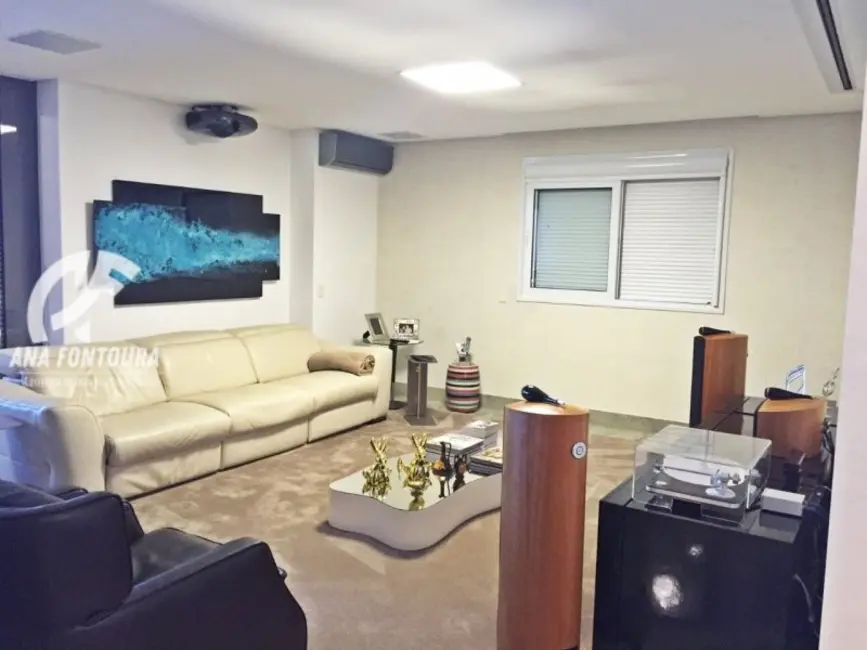 Apartamento com 3 quartos à venda, 444m2 em Centro, Balneario Camboriu - SC - imagem 3 Foto 3 de Apartamento com 3 quartos à venda, 444m2 em Centro, Balneario Camboriu - SC