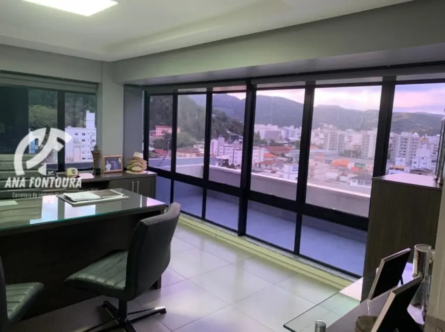 Sala Comercial à venda, 126m2 em Centro, Balneario Camboriu - SC - imagem 6 Foto 6 de Sala Comercial à venda, 126m2 em Centro, Balneario Camboriu - SC