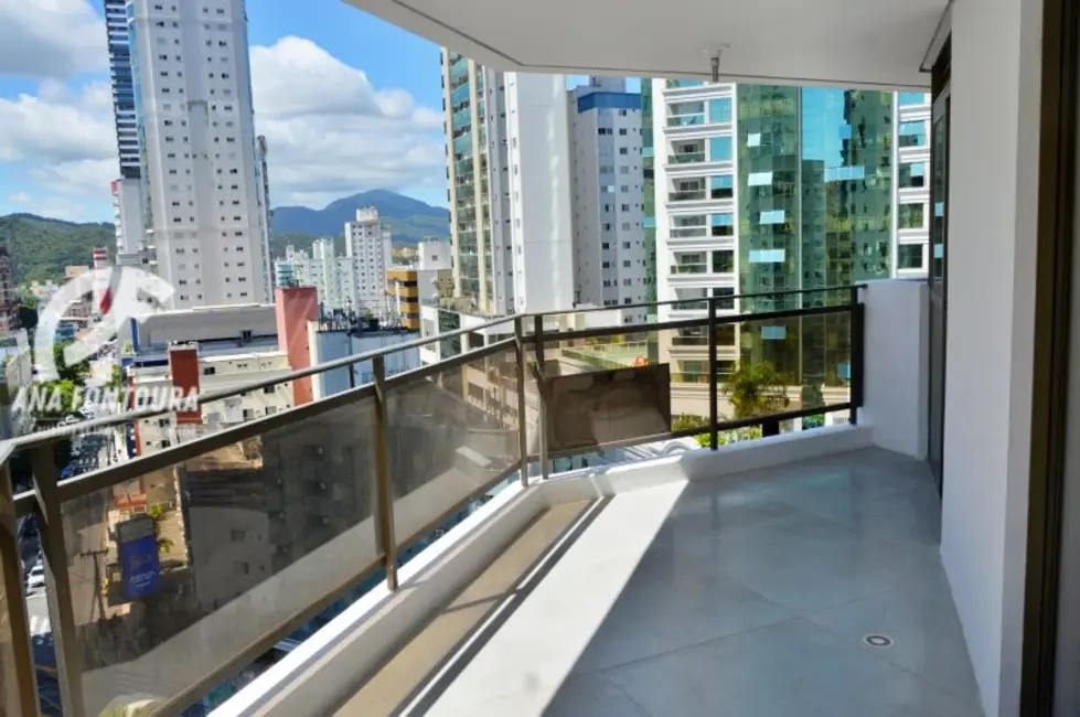 Apartamento com 3 quartos à venda, 189m2 em Centro, Balneario Camboriu - SC - imagem 5 Foto 5 de Apartamento com 3 quartos à venda, 189m2 em Centro, Balneario Camboriu - SC