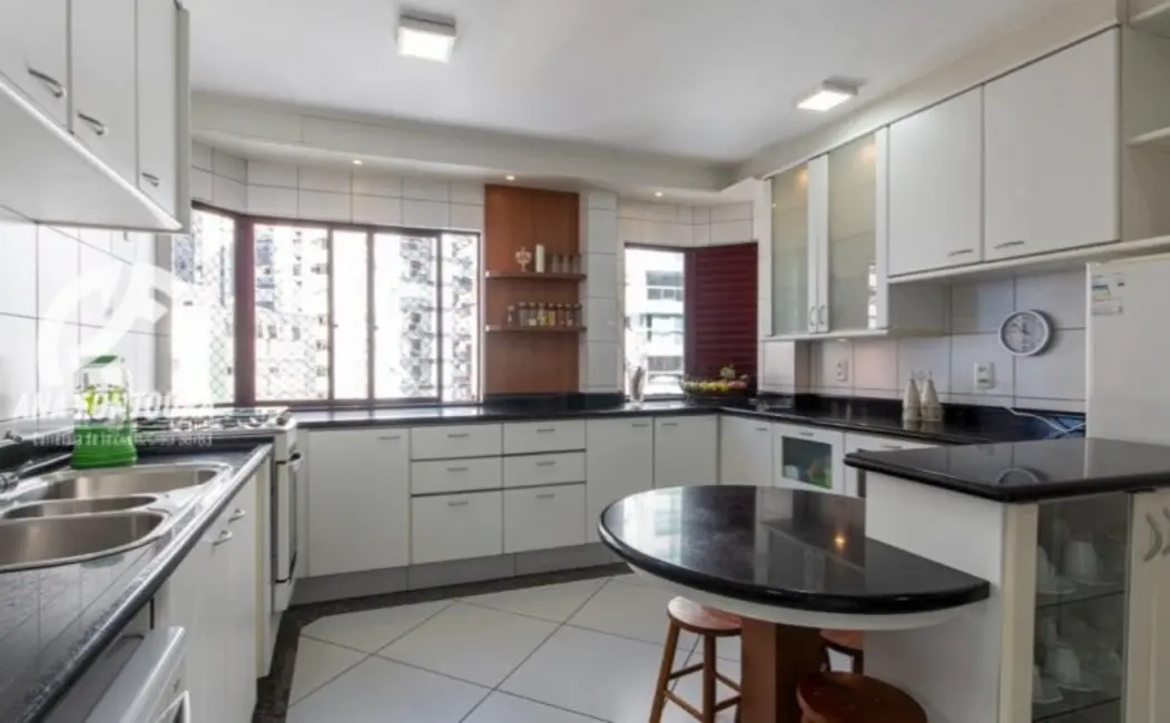 Apartamento com 5 quartos à venda, 340m2 em Centro, Balneario Camboriu - SC - imagem 9 Foto 9 de Apartamento com 5 quartos à venda, 340m2 em Centro, Balneario Camboriu - SC