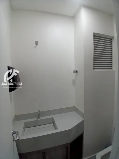 Sala Comercial para alugar, 50m2 em Pioneiros, Balneario Camboriu - SC - imagem 8 Foto 8 de Sala Comercial para alugar, 50m2 em Pioneiros, Balneario Camboriu - SC