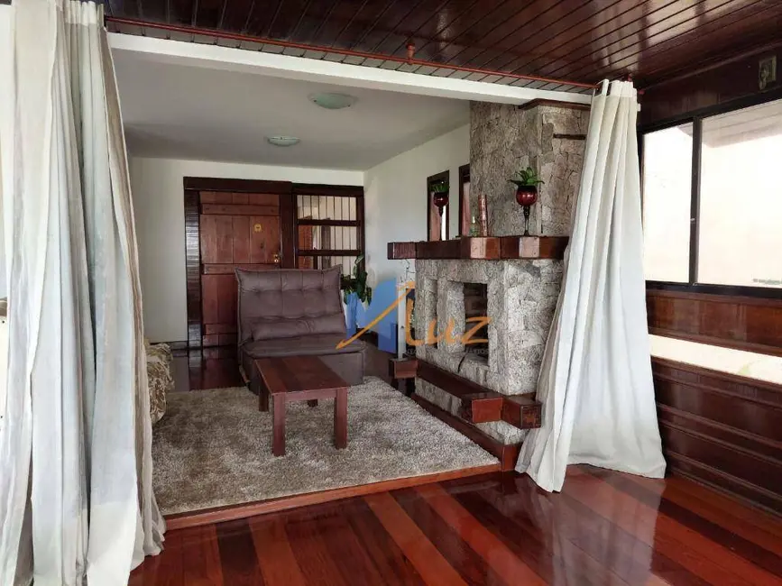 Foto 1 de Casa com 3 quartos à venda, 550m2 em Granja dos Cavaleiros, Macae - RJ