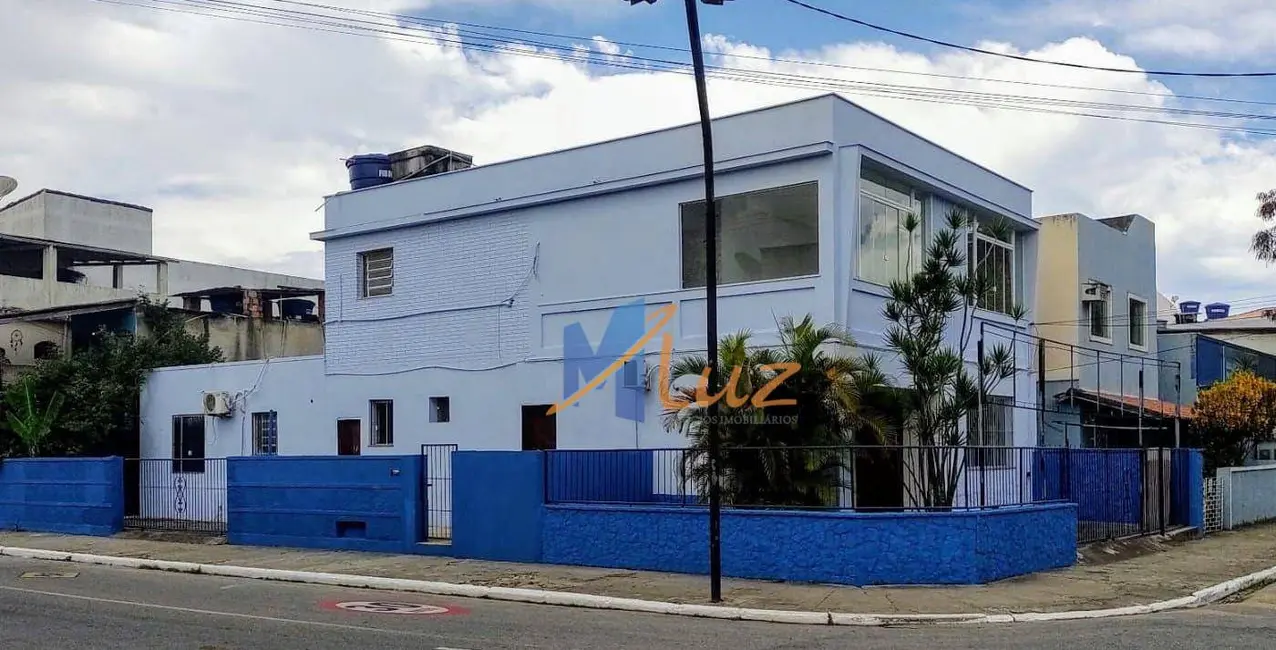 Foto 2 de Casa de Condomínio com 6 quartos à venda, 260m2 em Centro, Macae - RJ
