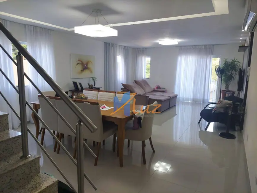 Casa de Condomínio com 3 quartos à venda, 225m2 em Vale Encantado, Macae - RJ - imagem 3 Foto 3 de Casa de Condomínio com 3 quartos à venda, 225m2 em Vale Encantado, Macae - RJ