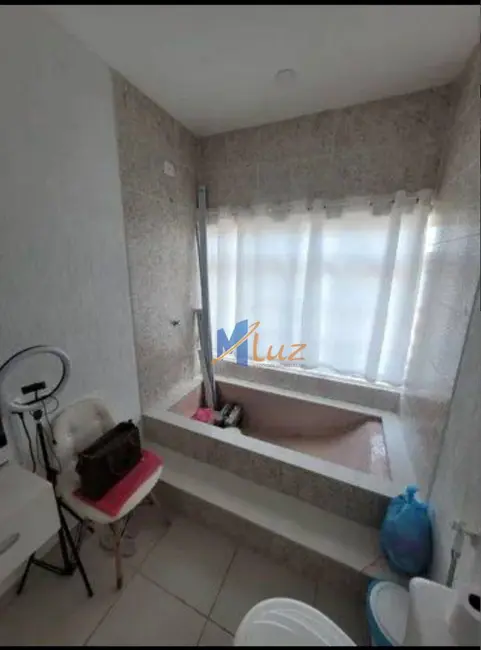 Casa com 5 quartos à venda, 200m2 em Praia Campista, Macae - RJ - imagem 5 Foto 5 de Casa com 5 quartos à venda, 200m2 em Praia Campista, Macae - RJ