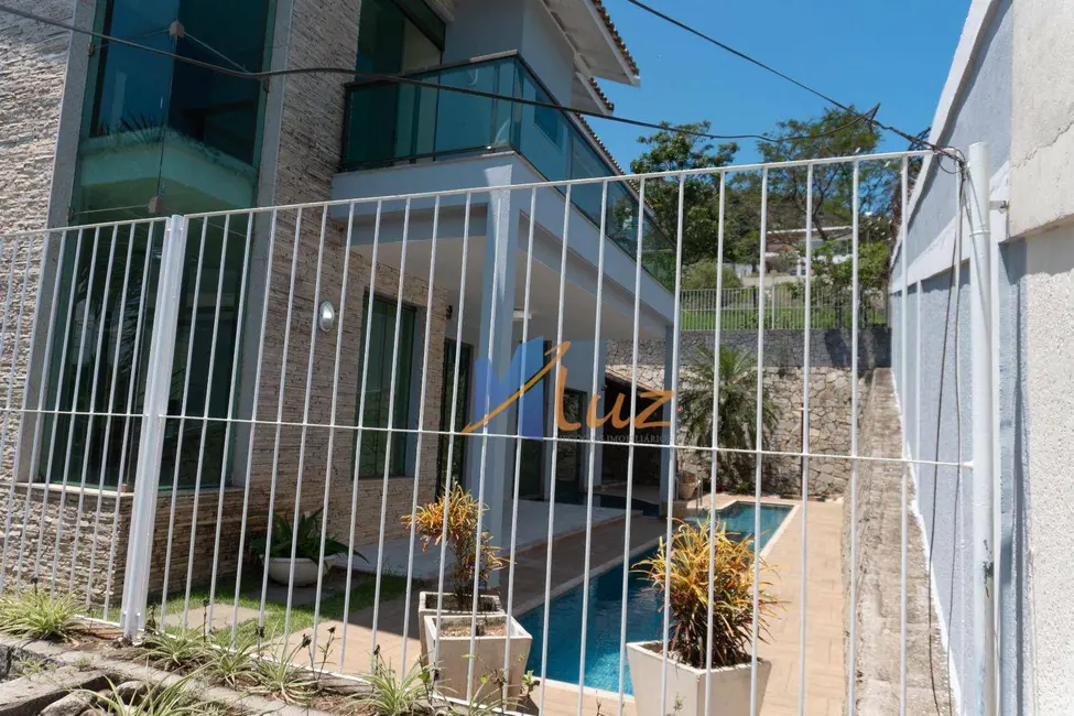Casa de Condomínio com 5 quartos à venda e para alugar, 595m2 em Lagoa, Macae - RJ - imagem 3 Foto 3 de Casa de Condomínio com 5 quartos à venda e para alugar, 595m2 em Lagoa, Macae - RJ