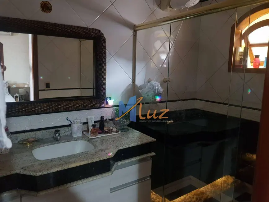 Casa de Condomínio com 3 quartos à venda, 168m2 em Parque Aeroporto, Macae - RJ - imagem 3 Foto 3 de Casa de Condomínio com 3 quartos à venda, 168m2 em Parque Aeroporto, Macae - RJ
