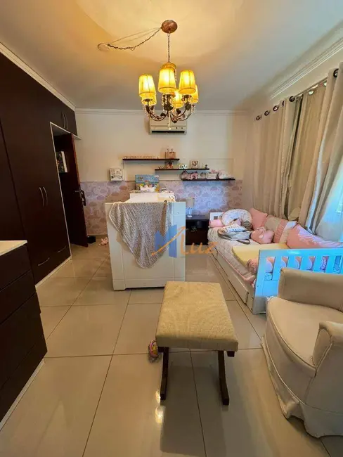 Casa de Condomínio com 4 quartos para alugar, 450m2 em Lagoa, Macae - RJ - imagem 6 Foto 6 de Casa de Condomínio com 4 quartos para alugar, 450m2 em Lagoa, Macae - RJ