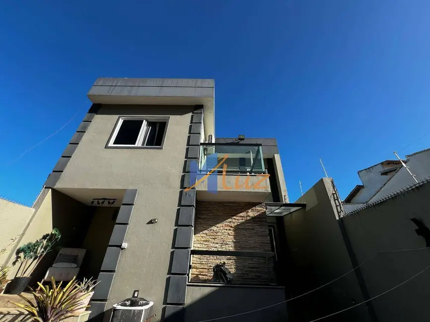 Casa com 3 quartos à venda, 480m2 em Lagoa, Macae - RJ - imagem 3 Foto 3 de Casa com 3 quartos à venda, 480m2 em Lagoa, Macae - RJ