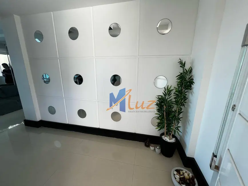 Casa com 3 quartos à venda, 480m2 em Lagoa, Macae - RJ - imagem 5 Foto 5 de Casa com 3 quartos à venda, 480m2 em Lagoa, Macae - RJ
