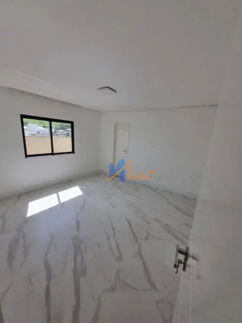 Casa de Condomínio com 3 quartos à venda, 500m2 em Macae - RJ - imagem 4 Foto 4 de Casa de Condomínio com 3 quartos à venda, 500m2 em Macae - RJ