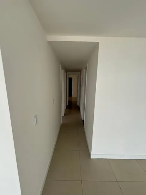Apartamento com 3 quartos à venda, 97m2 em Cavaleiros, Macae - RJ - imagem 3 Foto 3 de Apartamento com 3 quartos à venda, 97m2 em Cavaleiros, Macae - RJ