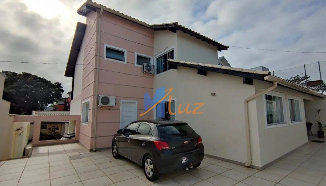 Foto 1 de Casa de Condomínio com 4 quartos à venda, 450m2 em Cancela Preta, Macae - RJ