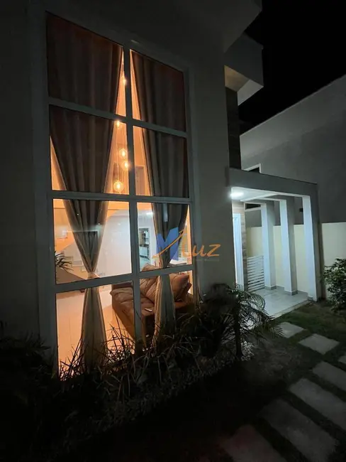 Foto 3 de Casa de Condomínio com 3 quartos à venda, 1800m2 em Extensão do Bosque, Rio Das Ostras - RJ