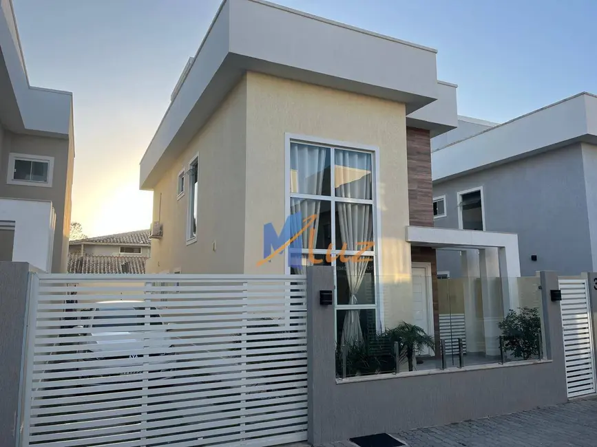 Foto 2 de Casa de Condomínio com 3 quartos à venda, 1800m2 em Extensão do Bosque, Rio Das Ostras - RJ