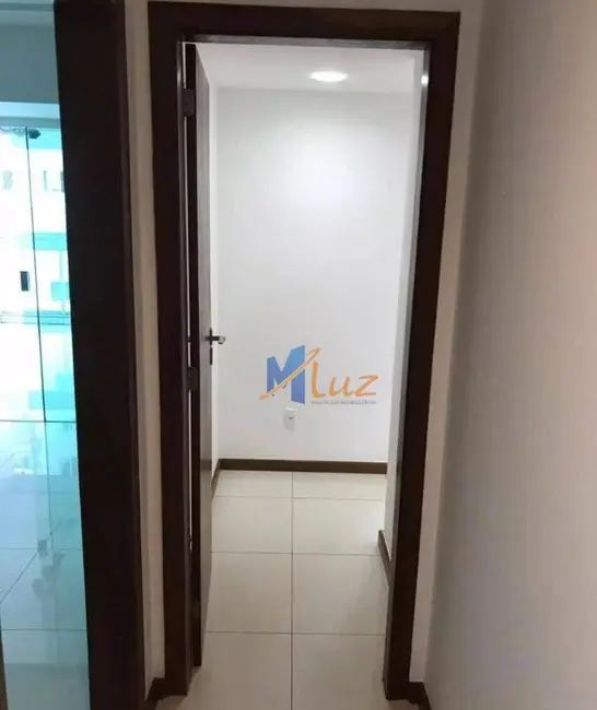 Apartamento com 3 quartos à venda, 127m2 em Granja dos Cavaleiros, Macae - RJ - imagem 8 Foto 8 de Apartamento com 3 quartos à venda, 127m2 em Granja dos Cavaleiros, Macae - RJ