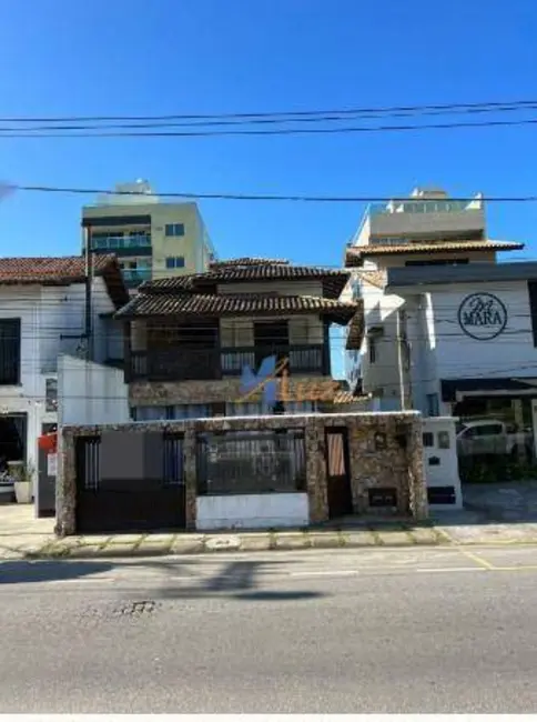 Foto 1 de Casa de Condomínio com 3 quartos para alugar, 300m2 em Cavaleiros, Macae - RJ