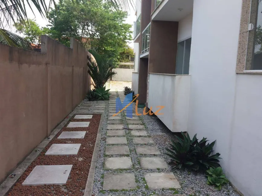 Foto 2 de Cobertura com 3 quartos à venda, 100m2 em Rio Das Ostras - RJ